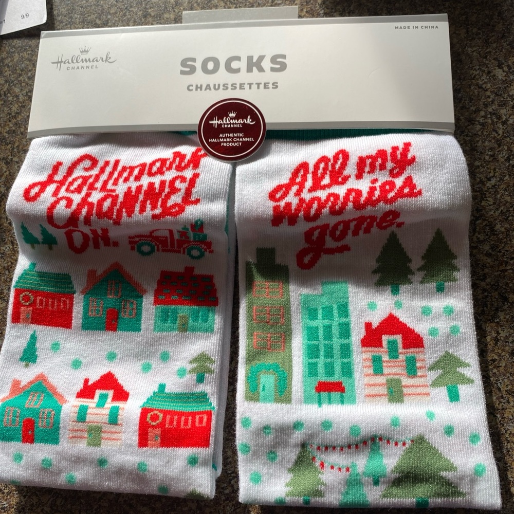 New! Hallmark movie channel Lounge Sleep Pajama Slippers socks set Great gift! - Picture 3 of 5